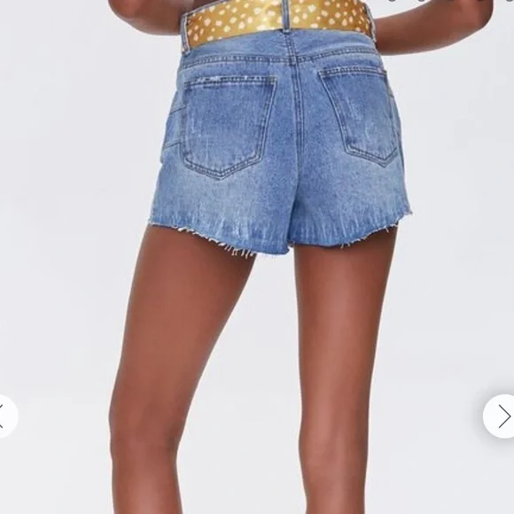 SPOTTED Belt Denim Shorts - Picture 5 of 5